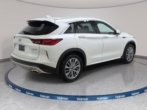 Radiant White 2025 INFINITI QX50 Luxe
