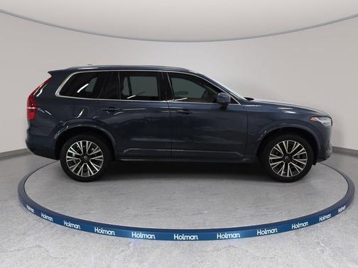 Denim Blue Metallic 2022 Volvo XC90 T6 Momentum 7 Passenger