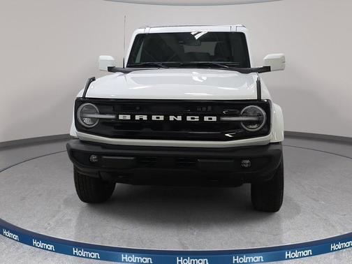 Oxford White 2024 Ford Bronco Outer Banks