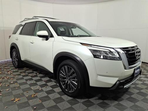 2024 Nissan Pathfinder SL
