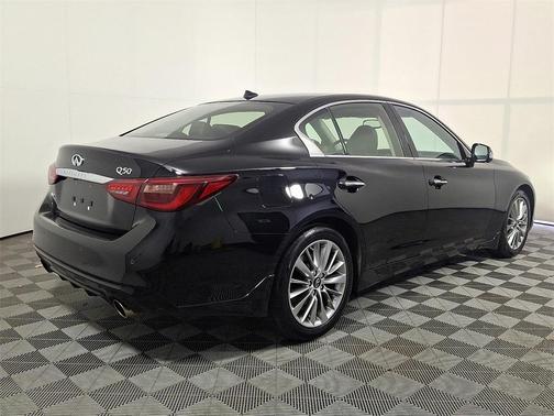 2022 INFINITI Q50 LUXE