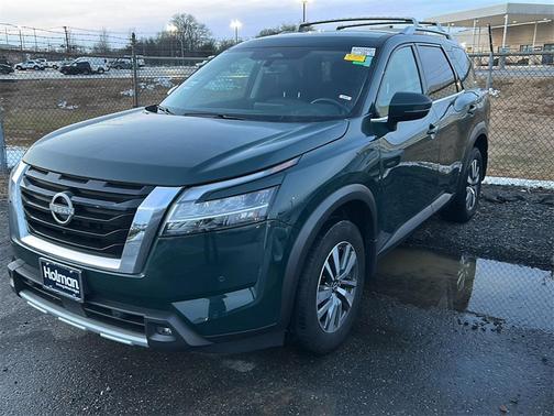 2024 Nissan Pathfinder SL