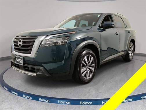 2024 Nissan Pathfinder SL