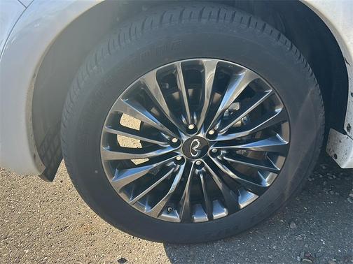 2024 INFINITI QX80 SENSORY