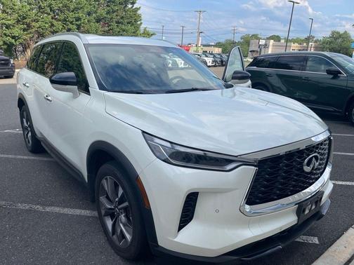 Majestic White 2023 INFINITI QX60 Luxe