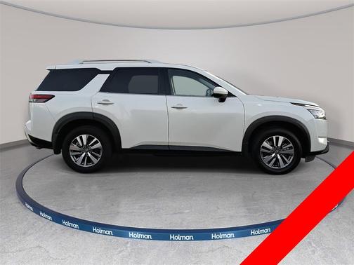 2022 Nissan Pathfinder SL