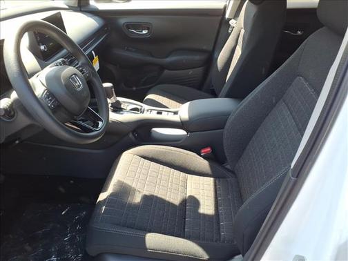 Platinum White 2027 Honda HR-V LX