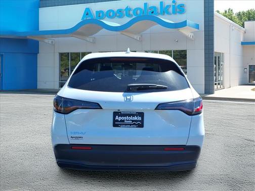 Platinum White 2027 Honda HR-V LX