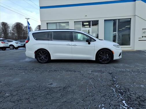 2025 Chrysler Pacifica Limited