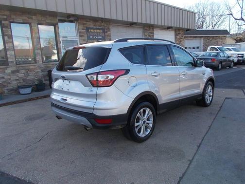 Ingot Silver Metallic 2018 Ford Escape SE