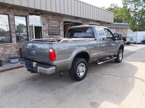 Gray 2009 Ford F-250 XLT SuperCab