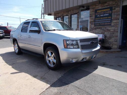 Sheer Silver Metallic 2011 Chevrolet Avalanche 1500 LTZ