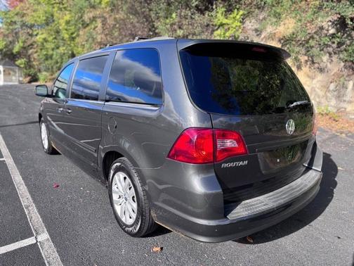 2012 Volkswagen Routan SE 4dr Mini Van w/ RSE