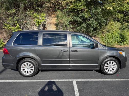 2012 Volkswagen Routan SE 4dr Mini Van w/ RSE