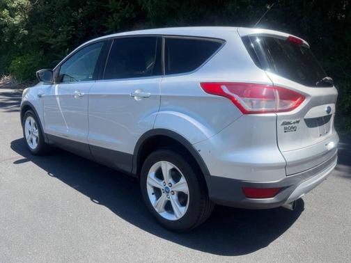 Ingot Silver Metallic 2013 Ford Escape SE