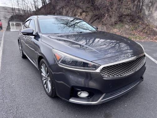 2017 Kia Cadenza Premium 4dr Sedan