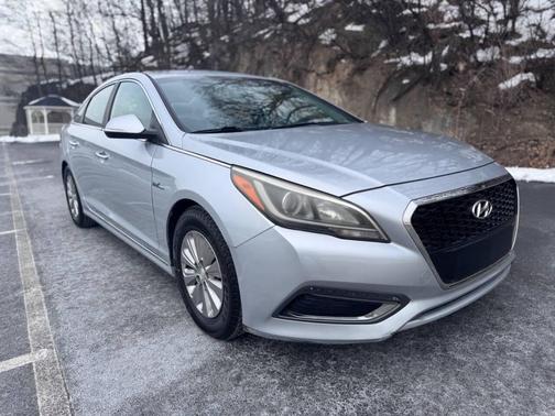 2017 Hyundai SONATA Hybrid SE