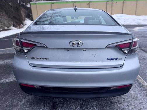 2017 Hyundai SONATA Hybrid SE