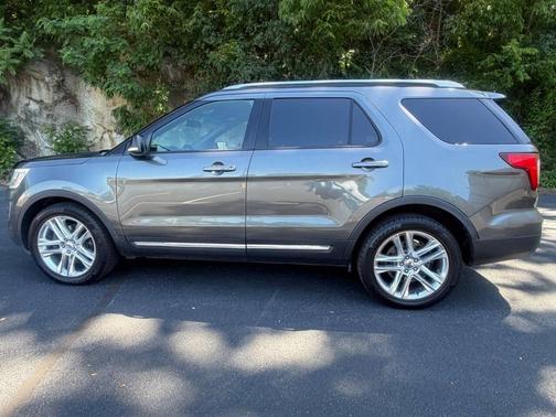 Shadow Black 2016 Ford Explorer XLT