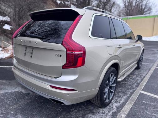 2016 Volvo XC90 T6 Momentum