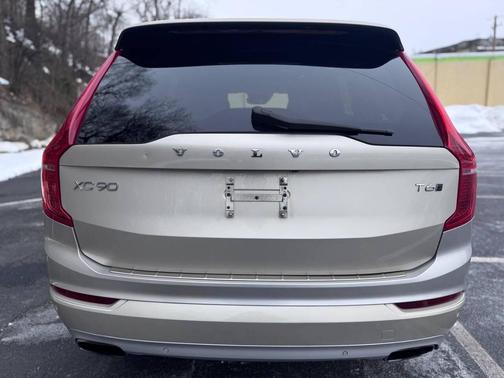 2016 Volvo XC90 T6 Momentum