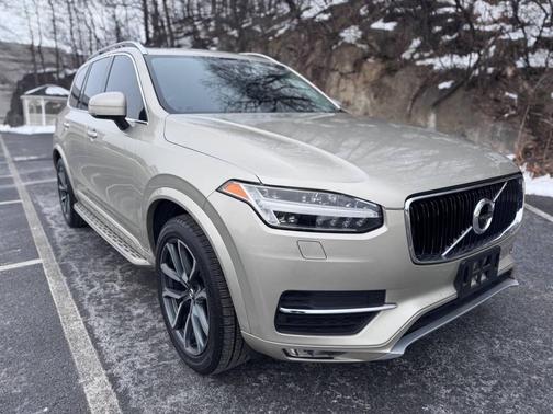 2016 Volvo XC90 T6 Momentum