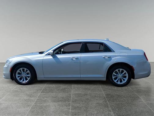 2023 Chrysler 300 Touring