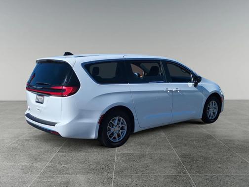 2024 Chrysler Pacifica Touring
