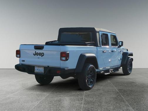 2023 Jeep Gladiator Sport