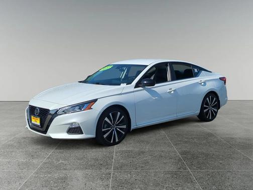 2022 Nissan Altima SR FWD