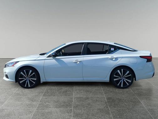 2022 Nissan Altima SR FWD