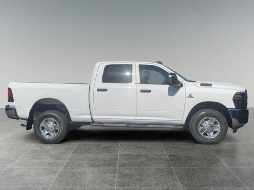 2025 RAM 2500 Tradesman Crew Cab 4x4 6'4' Box