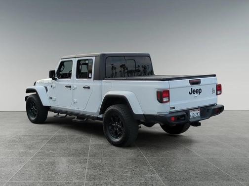 2022 Jeep Gladiator Sport