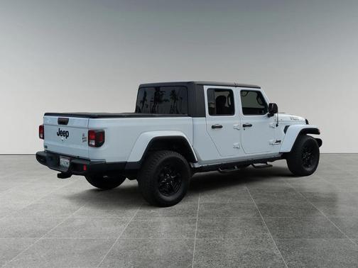 2022 Jeep Gladiator Sport
