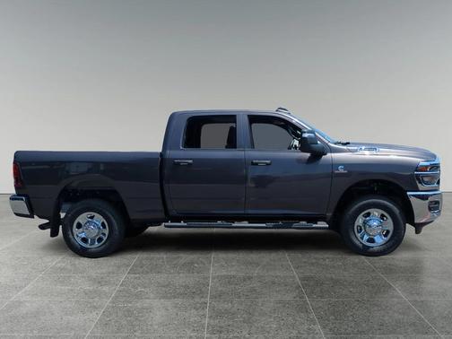 2025 RAM 2500 Tradesman Crew Cab 4x4 6'4' Box