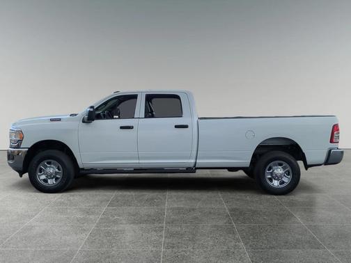 2023 RAM 2500 Tradesman Crew Cab 4x4 8' Box