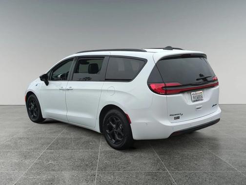 2023 Chrysler Pacifica Hybrid Limited