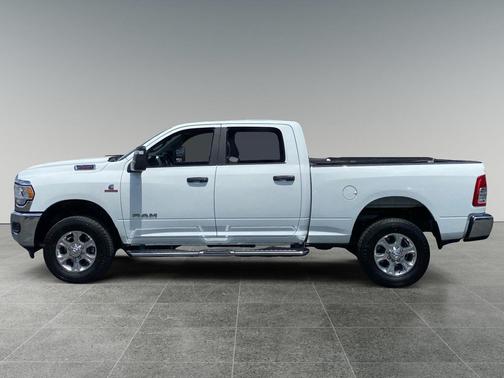 Bright White Clearcoat 2024 RAM 2500 Big Horn Crew Cab 4x4 6'4' Box