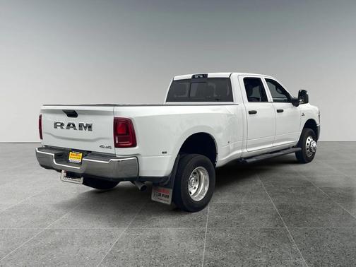 2025 RAM 3500 Tradesman Crew Cab 4x4 8' Box