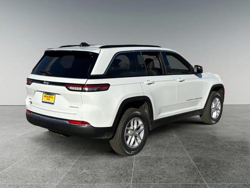 Bright White Clearcoat 2026 Jeep Grand Cherokee Laredo