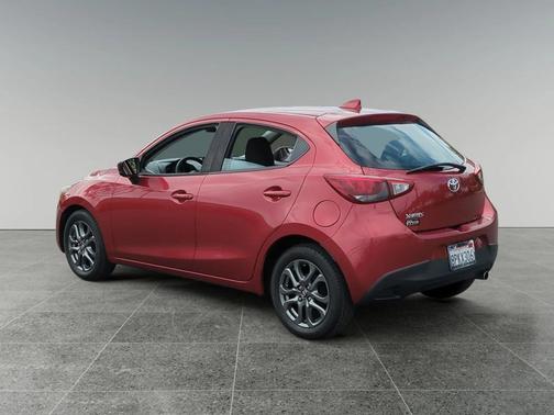 2020 Toyota Yaris Sedan LE