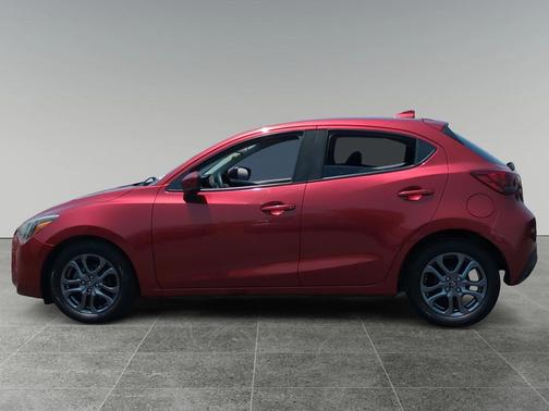 2020 Toyota Yaris Sedan LE