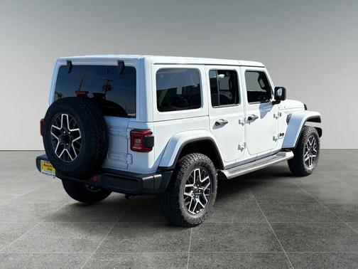 2026 Jeep Wrangler 4-Door Sahara 4x4
