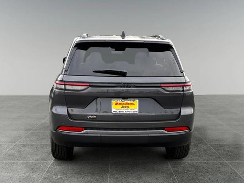 2026 Jeep Grand Cherokee Altitude