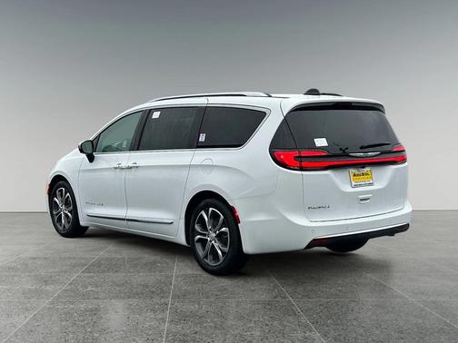 2026 Chrysler Pacifica L