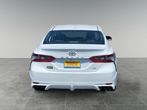 Ice Cap 2023 Toyota Camry SE