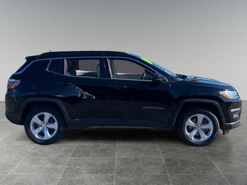 Diamond Black Crystal Pearlcoat 2020 Jeep Compass Latitude