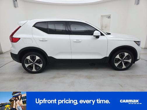 White 2023 Volvo XC40 B5 Plus Bright Theme