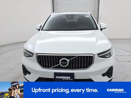 White 2023 Volvo XC40 B5 Plus Bright Theme