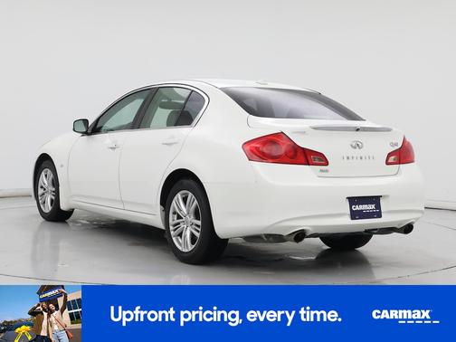 White 2015 INFINITI Q40